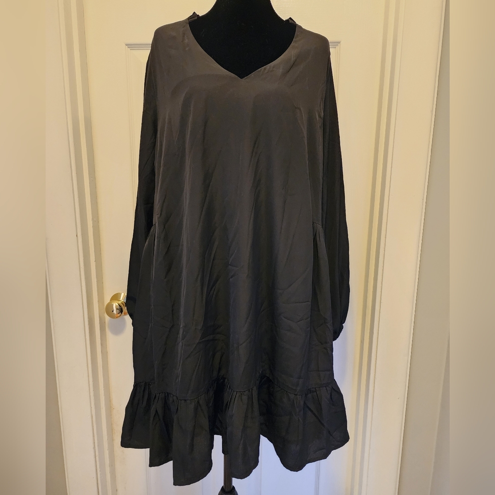ARULA Black Long-Sleeve V-Neck Ruffle-Hem Dress